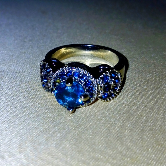 Blue Sapphire & White Gold Ring:LUV Aligns Worlds
